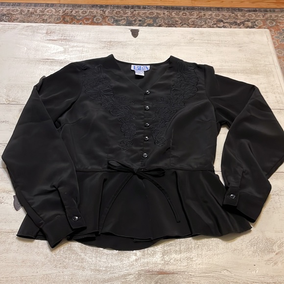 BEA CLASSICS black long sleeved blouse. Size 8. Detailed front. Vintage style. - Picture 7 of 15